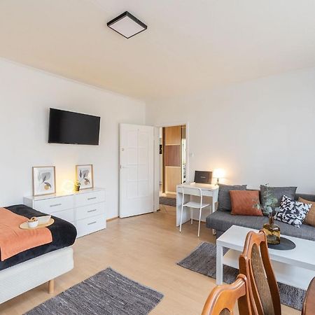 Room, Pirenejska 20 Cozy Rooms Warsawa Bagian luar foto