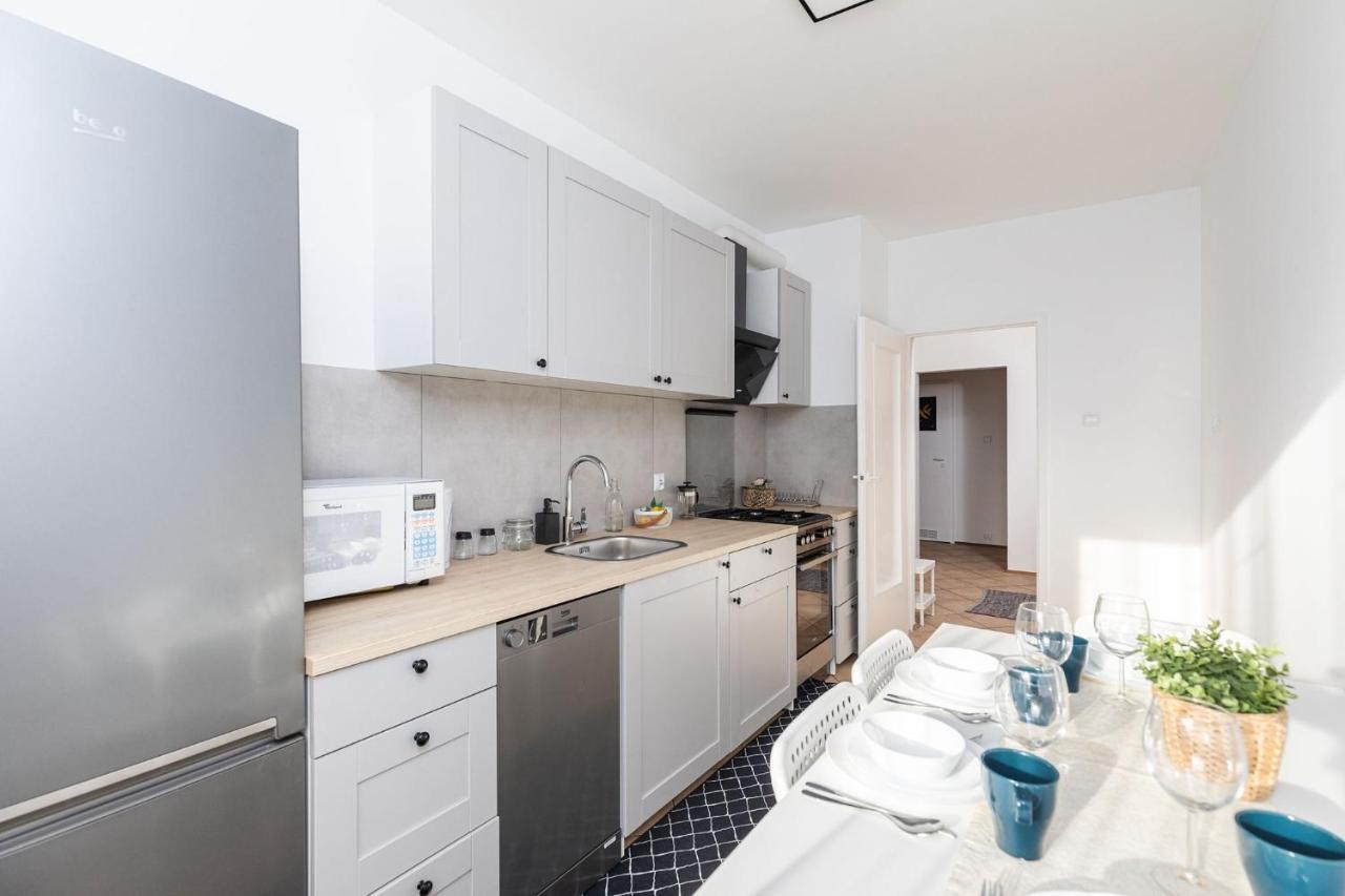 Room, Pirenejska 20 Cozy Rooms Warsawa Bagian luar foto