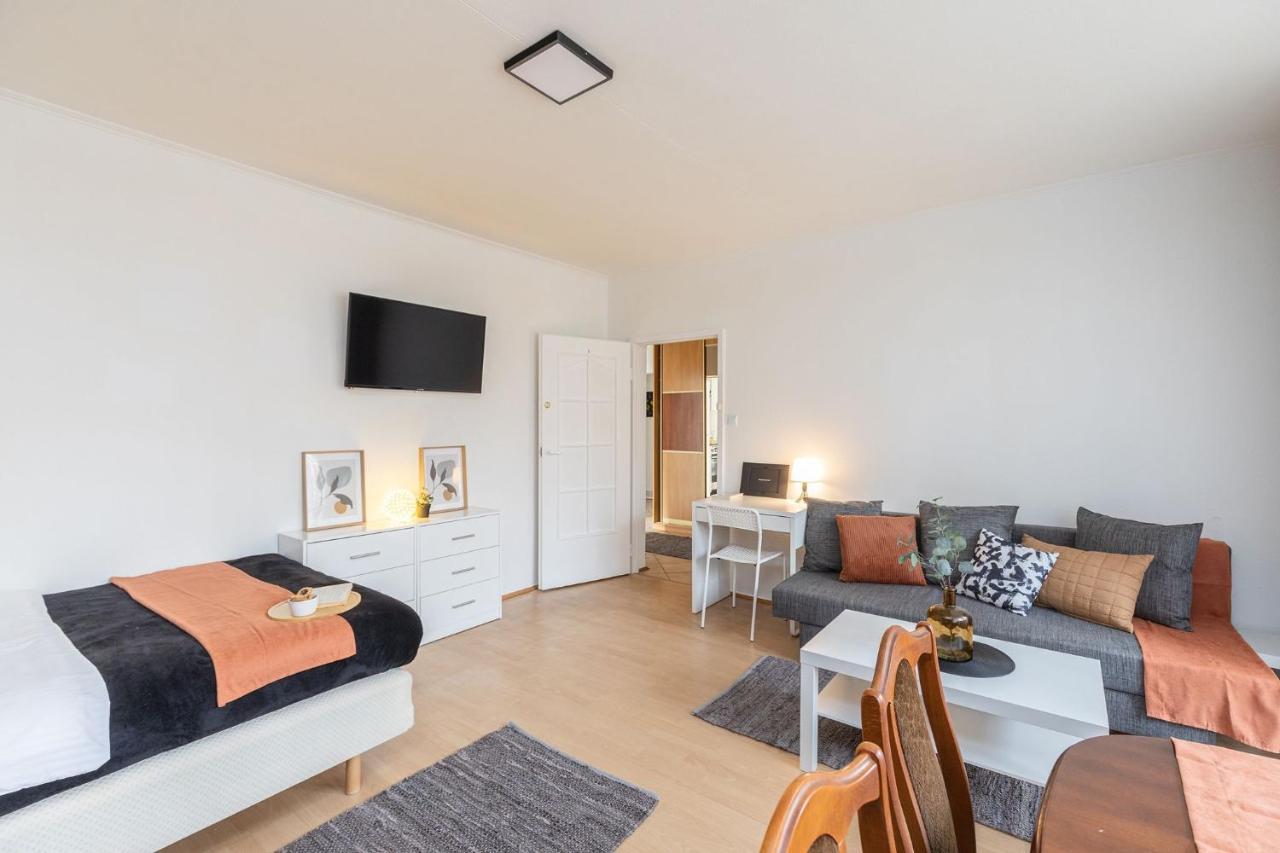 Room, Pirenejska 20 Cozy Rooms Warsawa Bagian luar foto